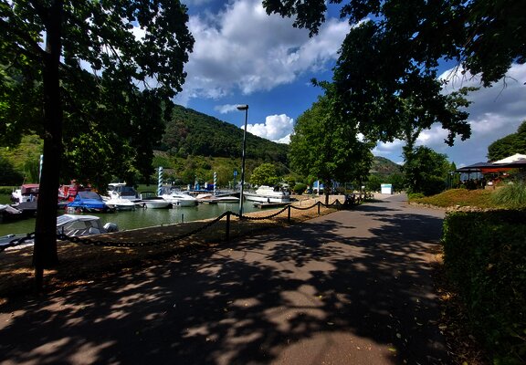 Neumagen_Dhron_Yachthafen