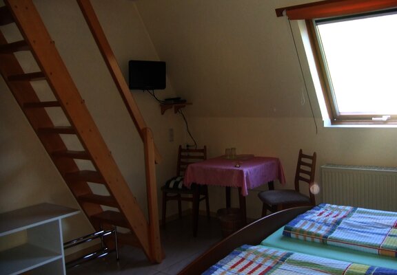 ZImmer mit Treppe zur Empore