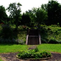 Garten mit Treppe