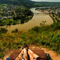 Rast mit Blick auf die Mosel am Huxlayplateau
