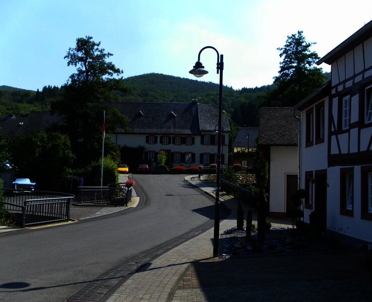 Ortsmitte von Burgen