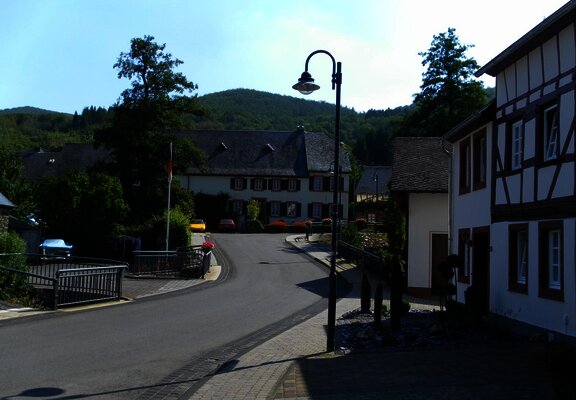 Ortsmitte von Burgen