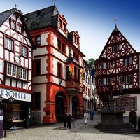 Der Marktplatz; 50 Meter entfernt