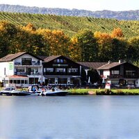 Hotelansicht vom gegenüberliegenden Moselufer