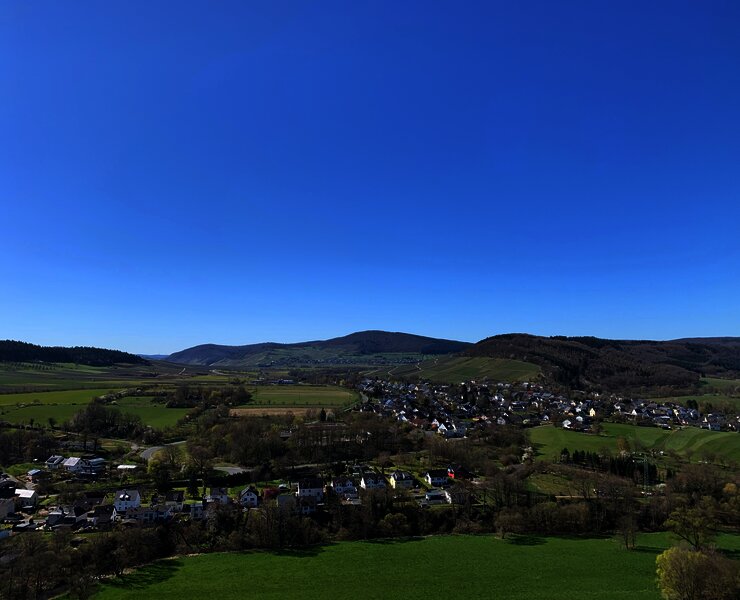 Ausblick auf Maring-Noviand im Frühjahr