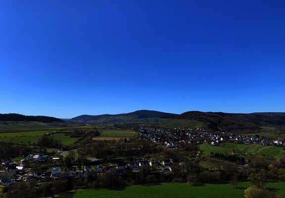 Ausblick auf Maring-Noviand im Frühjahr