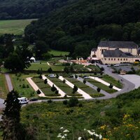 Kloster Machern am Moselufer