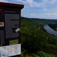 Stele mit spannenden Infos