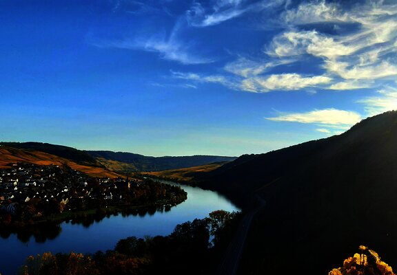 Mosellandschaft im Herbst