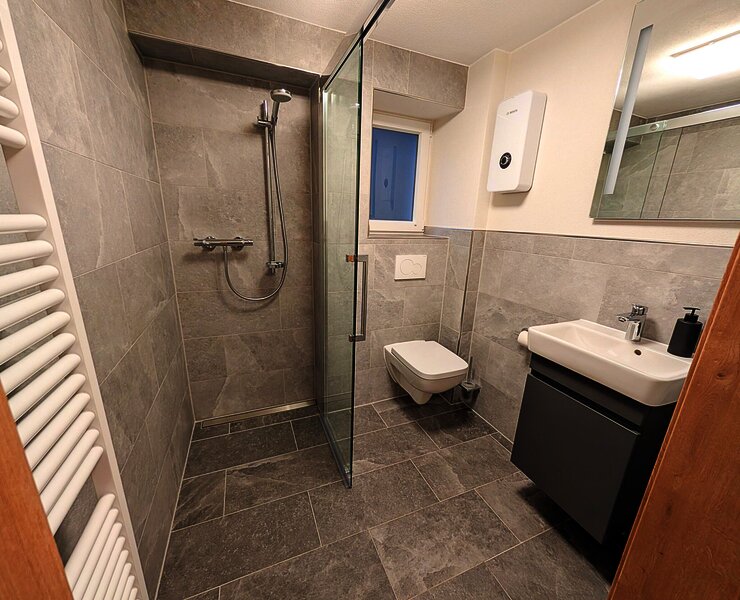 Modernes Badezimmer