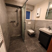 Modernes Badezimmer