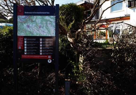 Informationstafel zu den Wanderwege der Region