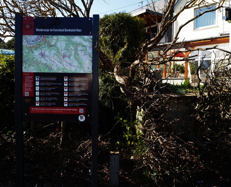 Informationstafel zu den Wanderwege der Region