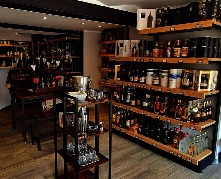 Fine Spirits & Cigars Laden