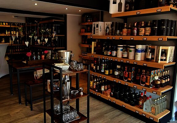 Fine Spirits & Cigars Laden