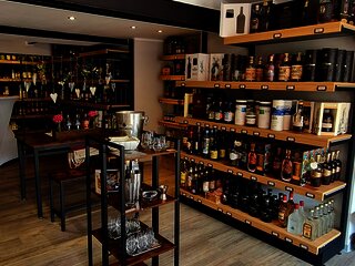 Fine Spirits & Cigars Laden