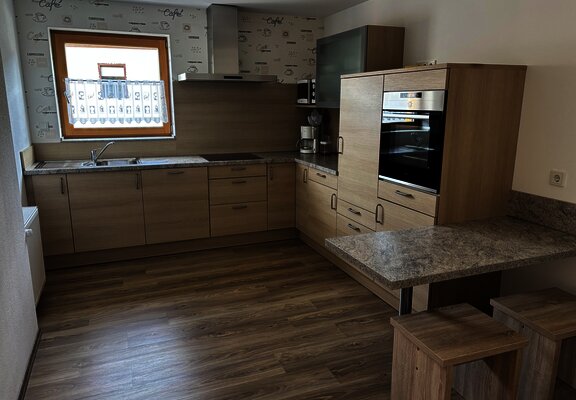 Küche mit Sitzmöglichkeit