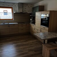 Küche mit Sitzmöglichkeit