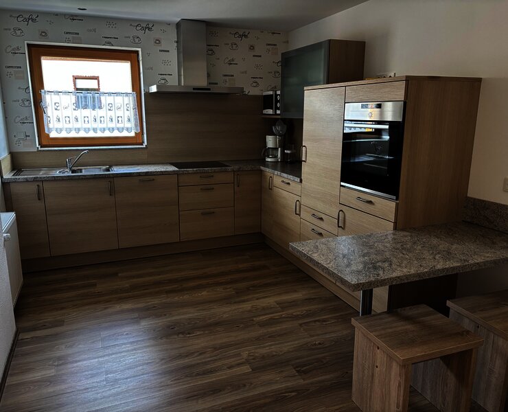 Küche mit Sitzmöglichkeit