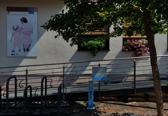 Neum_Dhron_E_Bike_Ladestation_TI