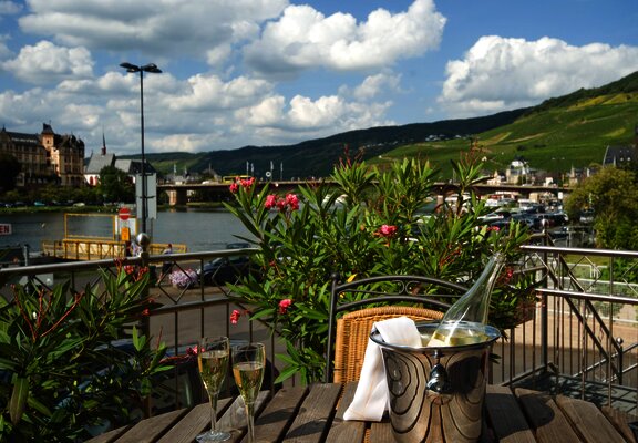 Terrasse mit Sekt Total - Kopie