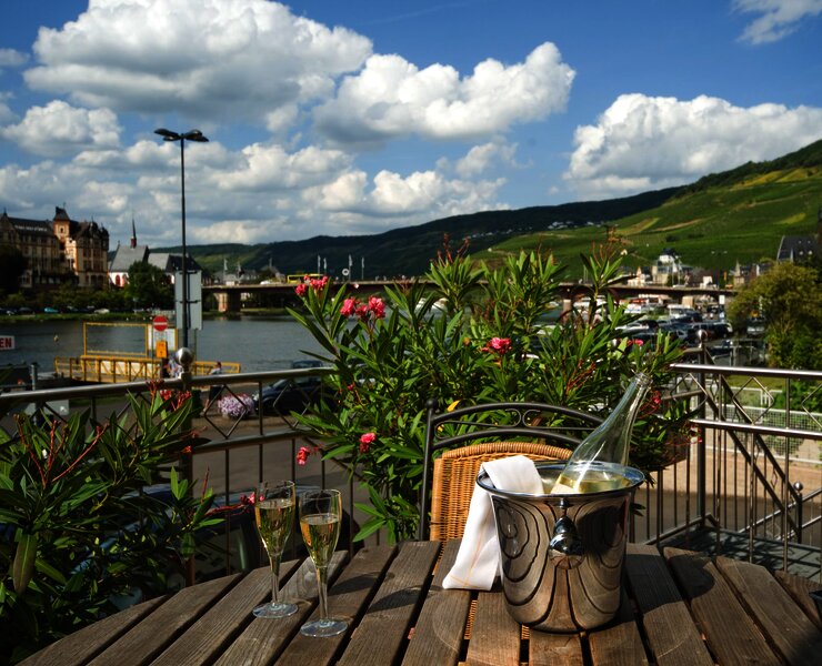 Terrasse mit Sekt Total - Kopie