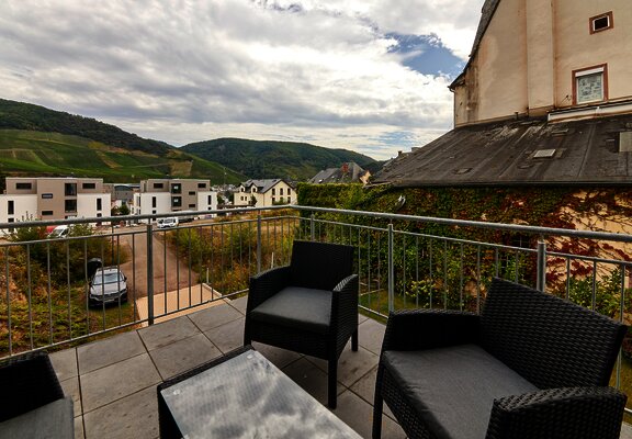 Reisezeit_Terasse mit Aussicht