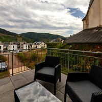 Reisezeit_Terasse mit Aussicht