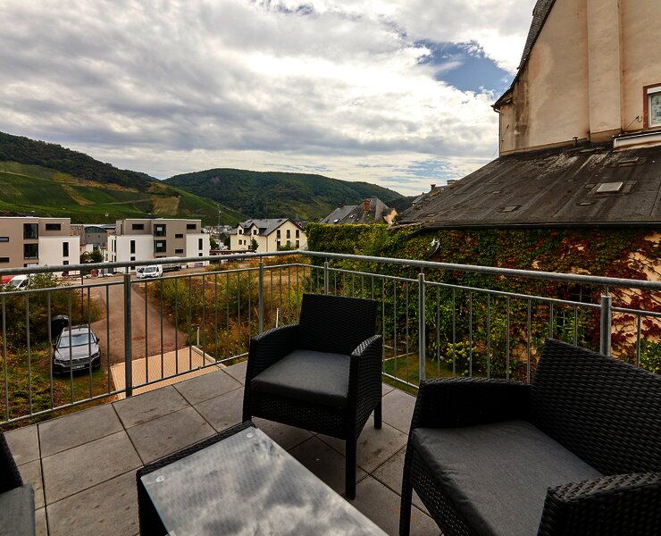 Reisezeit_Terasse mit Aussicht