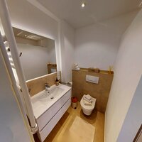 Modernes Bad mit Dusche & WC