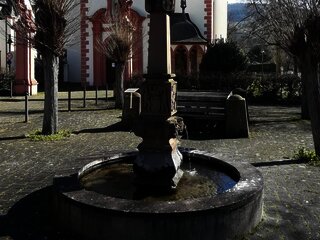 Pfarrer Hau Brunnen