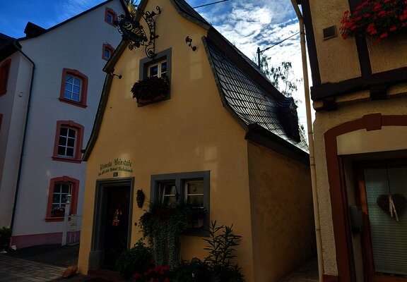 Neumagen_kleinste_Weinstube