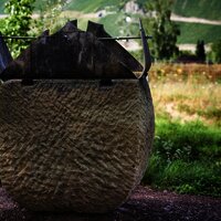 Skulptur entlang der Strecke