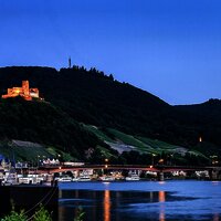 Die neu-restaurierte Burg Landshut über der Mosel bei Bernkasetel-Kues