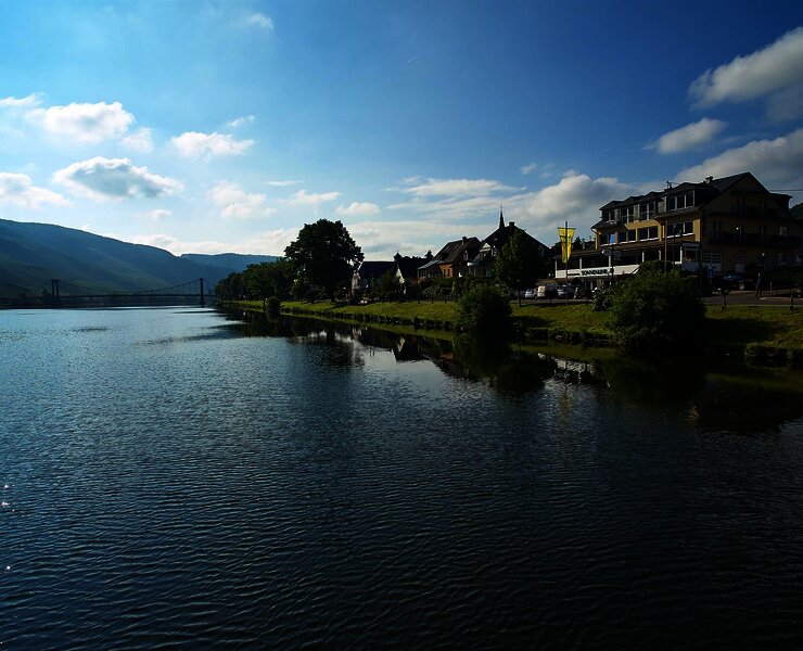Mosel-Hotel-Sonnenuhr