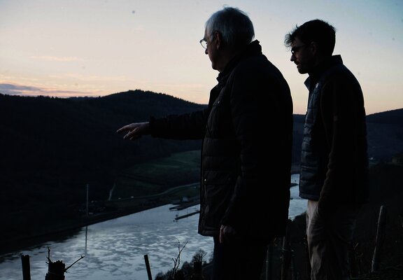 Martin und Matthias Kerpen im Weinberg