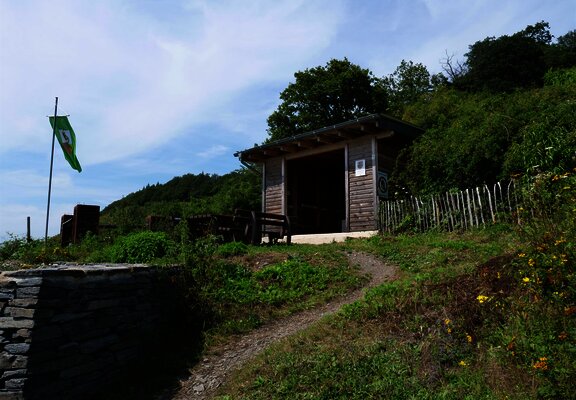 Weinbergshütte mit Rastmöglichkeit