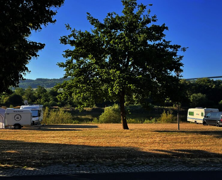 Ansicht Straße Wohnmobilstellplatz