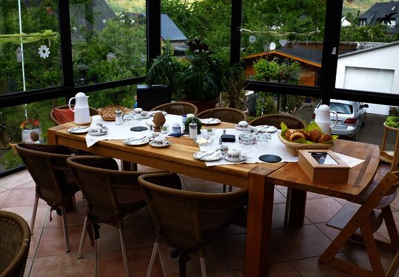 Frühstück im Wintergarten