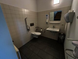 Barrierefreie Toilette im Kurgastzentrum