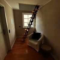 steile Treppe zum Schlafzimmer 3