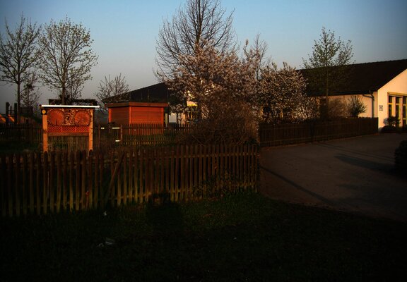 Schweich: Insektenhotels als Wegmarkierung