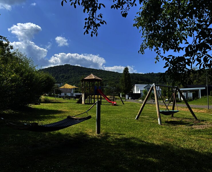 Hängematten, Rutsche und Schaukel