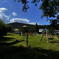 Hängematten, Rutsche und Schaukel