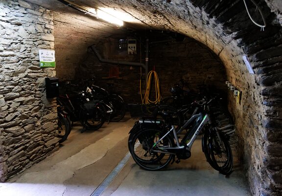 Fahrradkeller Karlsbader Platz - Fahrradständer