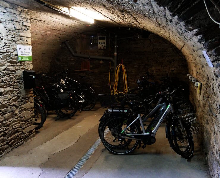 Fahrradkeller Karlsbader Platz - Fahrradständer