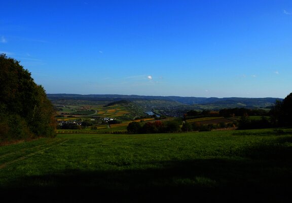 Ausblick entlang der Strecke aufs Moseltal