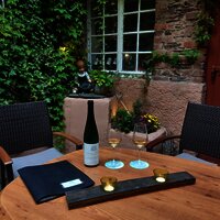 Straußwirtschaft im Innenhof