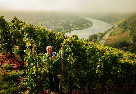 Winzer_Andreas_im Weinberg