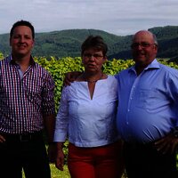 Familie Genetsch im hauseigenem Garten Wein- und G